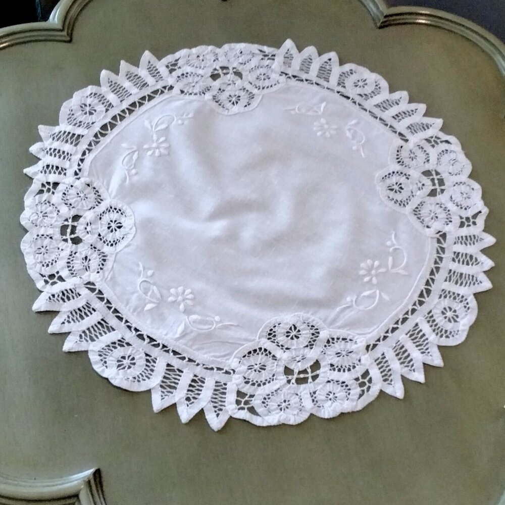 Vintage Round White Cotton Table Topper Battenburg Lace Style 14" Diameter